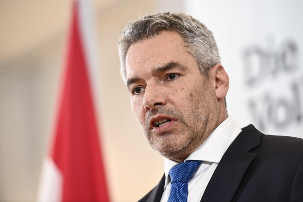 De Oostenrijkse minister Karl Nehammer wordt de nieuwe bondskanselier.