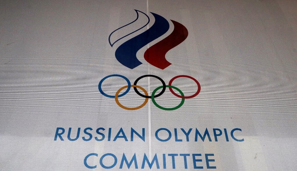 2020-12-18 15:37:48 epa08891945 The logo of the Russian Olympic Committee on display outside the ROC headquarters in Moscow, Russia, 18 December 2020. Russia has been banned from competing in the Tokyo Olympics in 2021 and the 2022 FIFA World Cup in Qatar due to state-sponsored doping, the Court of Arbitration for Sport (CAS) has ruled on 17 December 2020.  EPA/MAXIM SHIPENKOV