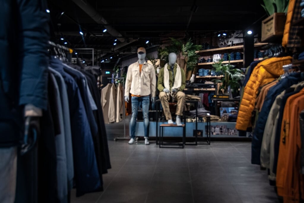 De nieuwe modewinkel telt ruim 500m2 aan oppervlakte, waar tientallen topmerken te vinden zijn.
