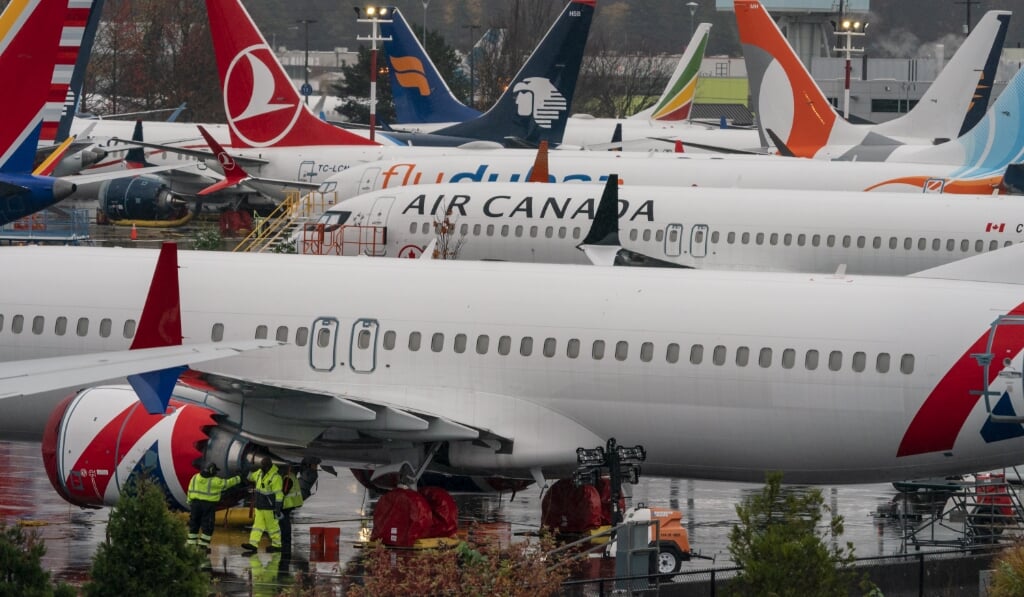 2020-11-18 09:48:42 epa08828095 Workers check out an engine on a Boeing 737 MAX airplane where it is being stored, along with other 737 MAX planes, near Boeing in Seattle, Washington, USA, 18 November 2020. The Federal Aviation Administration rescinded its order grounding the plane in March of 2019 following two crashes.  EPA/STEPHEN BRASHEAR