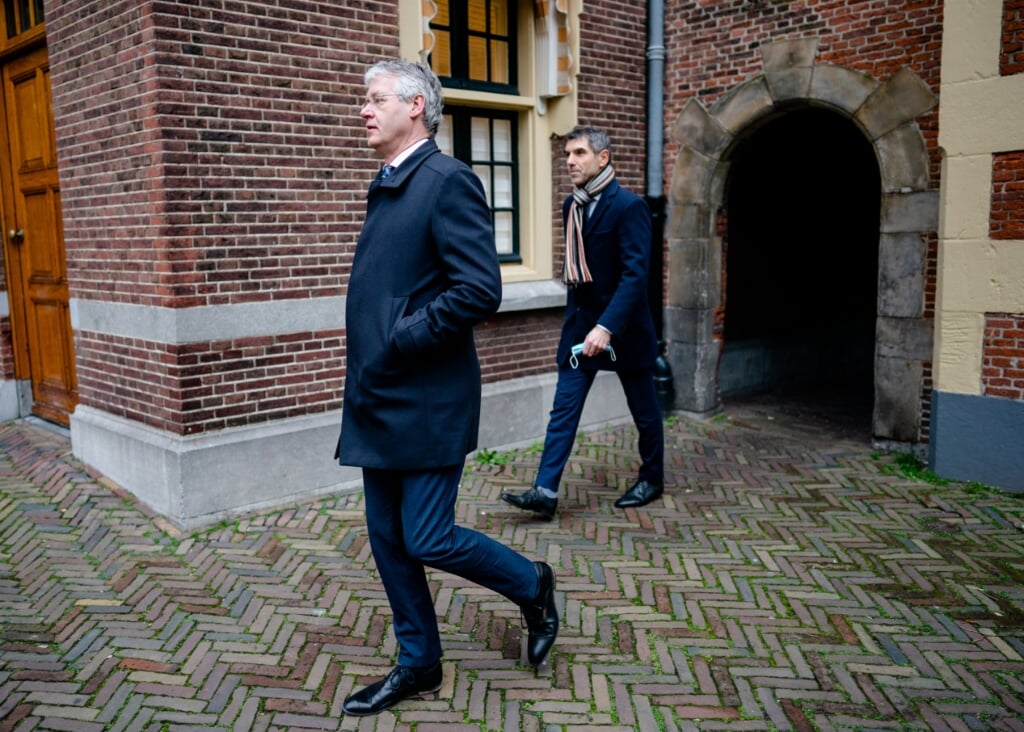 Arie Slob (links) en Paul Blokhuis keren niet terug in het volgende kabinet.