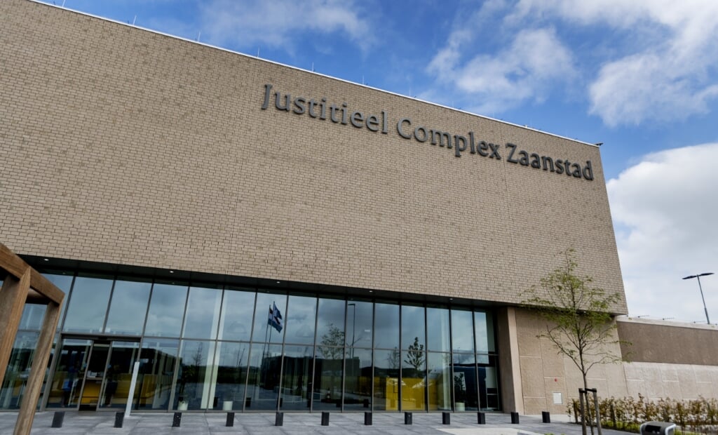 22.19 uur Bewaarders. Justitieel Complex Zaanstad, NPO2