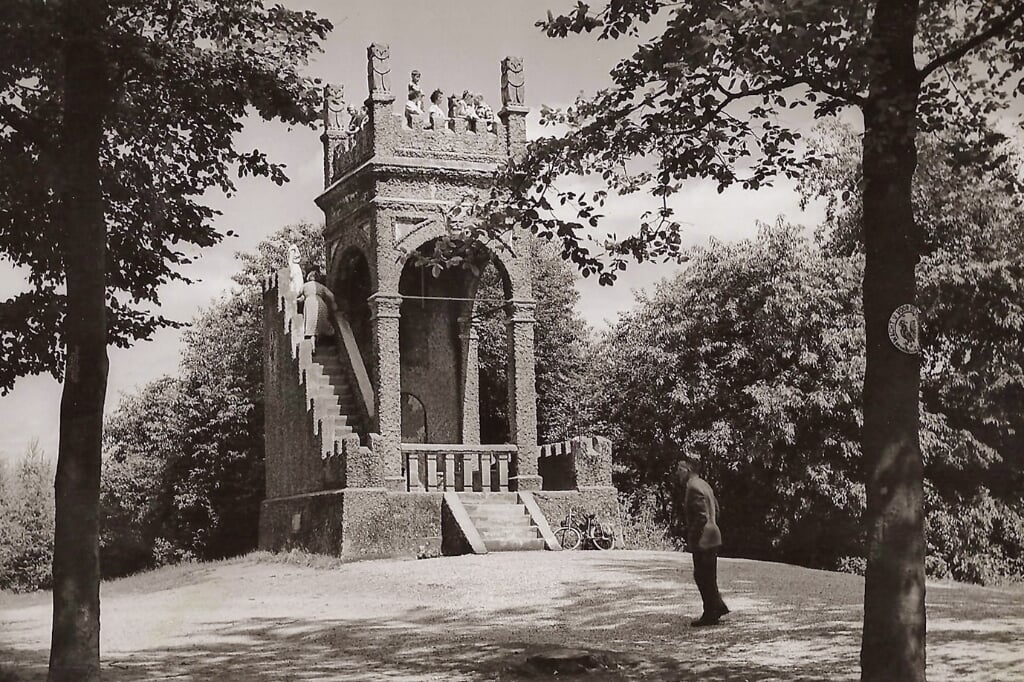 Begin jaren '30 20e eeuw. De Uilentoren als uitkijktoren.