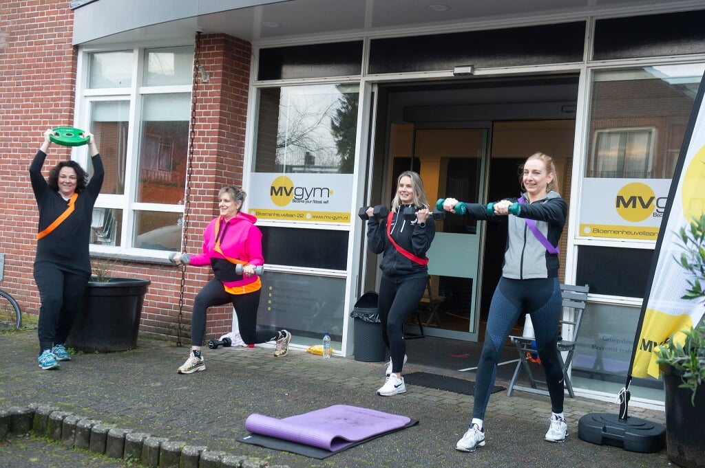 Personal trainer Mathilde ten Hoor (tweede van rechts) vindt het soms lastig om gemotiveerd te blijven. 
