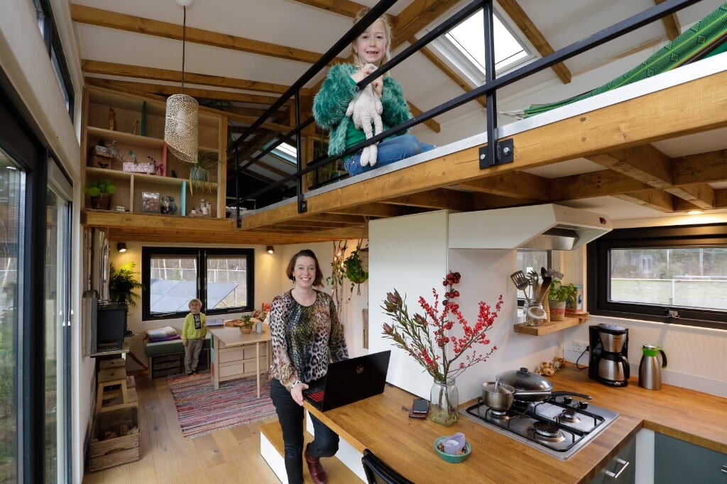 Liezelotte Nagtegaal woont met haar gezin in een 'tiny house' op een tijdelijke locatie in Zeist.