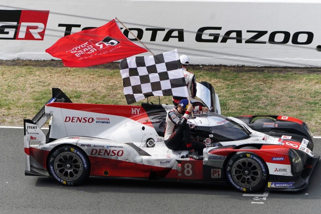 2020-09-20 15:19:45 epa08683823 Drivers of the Toyota Gazoo Racing (starting no.8) Toyota TS050 Hybrid celebrate winning the Le Mans 24 Hours race in Le Mans France, 20 September 2020.  EPA/EDDY LEMAISTRE