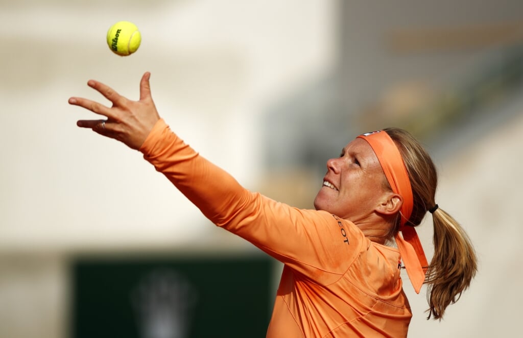 2020-10-04 00:00:00 epa08719208 Kiki Bertens of the Netherlands serves during her fourth round match against Martina Trevisan of Italy during the French Open tennis tournament at Roland Garros in Paris, France, 04 October 2020.  EPA/YOAN VALAT
