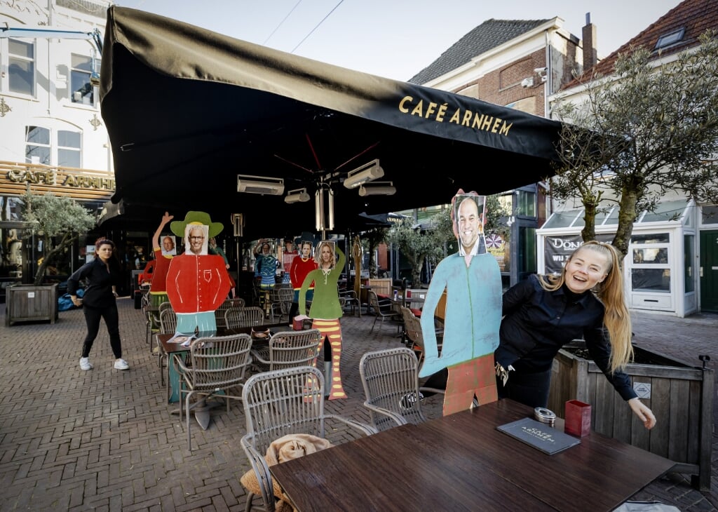 2021-03-02 09:12:18 Several cafes and restaurants on the Korenmarkt are building their terraces in Arnhem, The Netherlands, 2 March 2021. A group of 65 regional departments of Koninklijke Horeca Nederland (KHN) called on catering entrepreneurs throughout the Netherlands to open the terraces against the corona measurements. ANP ROBIN VAN LONKHUIJSEN