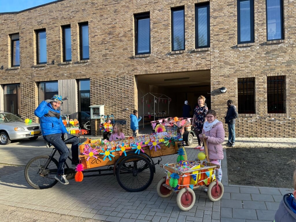 De bloembol-tasjes werden in verschillende vervoersmiddelen vervoerd.