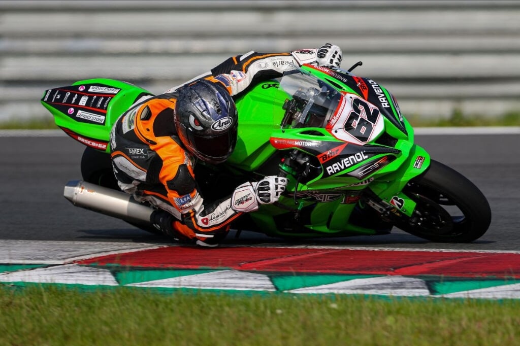 Vasco van der Valk doet voor het team van Druijff Racing Kawasaki een gooi naar een topklassering in het NK Superbikes.