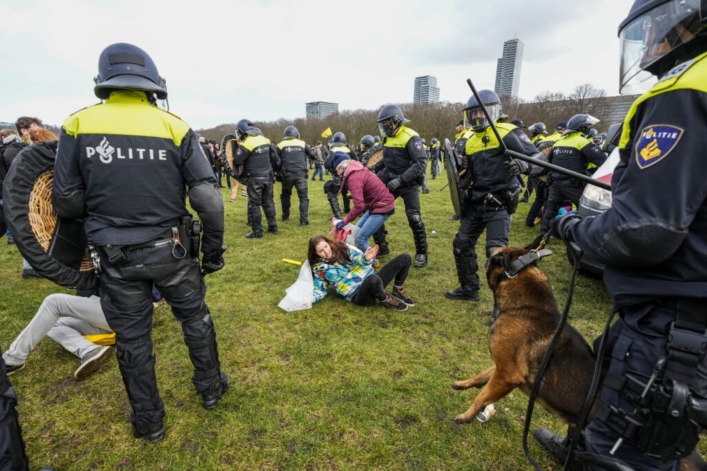 Op het Malieveld in Den Haag vond zondag een demonstratie plaats van Nederland in Verzet, tegen de coronamaatregelen.