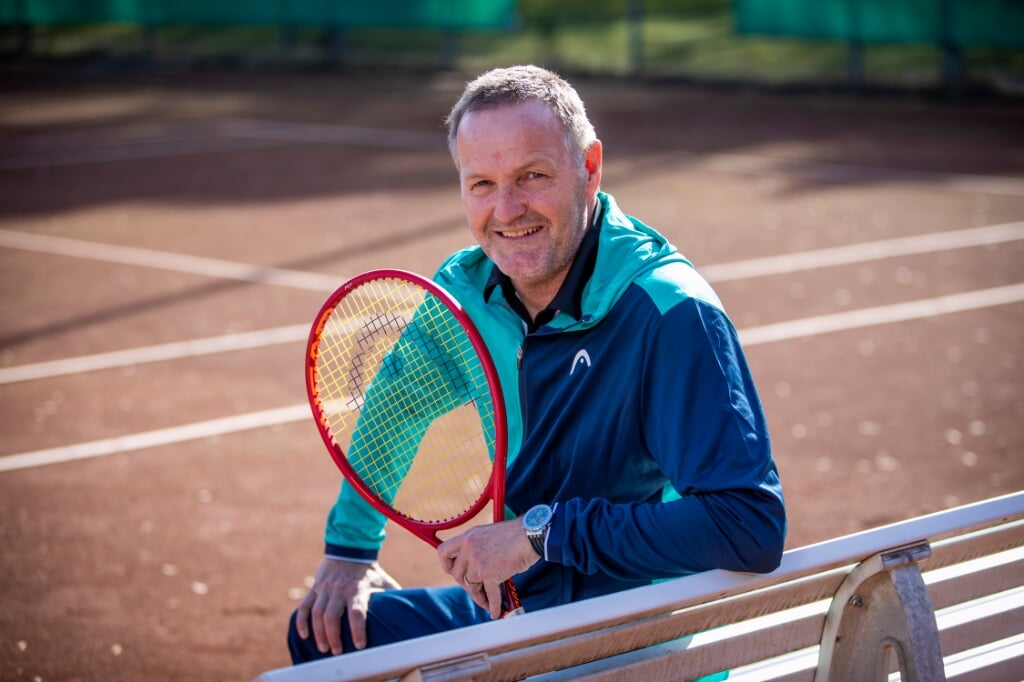 Tjerk Bogtstra van Bogtstra & Kempers Tennis Academy bereidt talentvolle jeugd voor  op een tenniscarrière. 