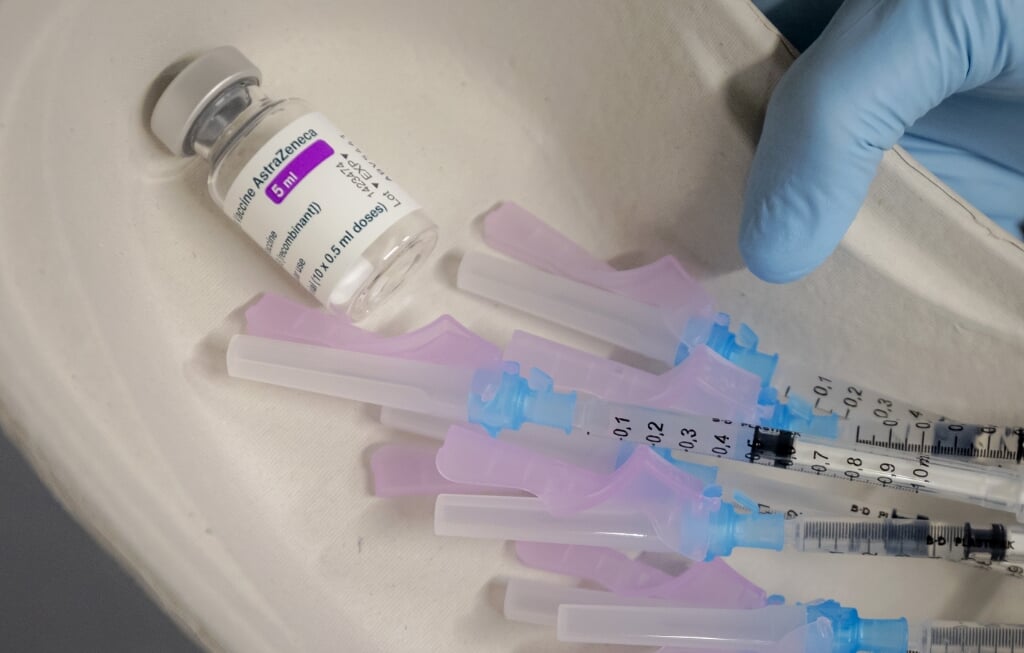 Inentingen met het AstraZeneca vaccin worden voorlopig stilgelegd.