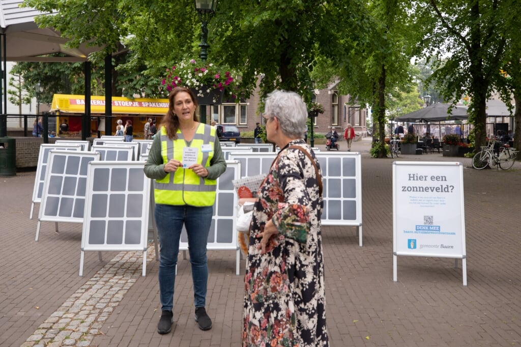 De gemeente Baarn was afgelopen weekends aanwezig op de Brink om inwoners aan te sporen mee te denken over locaties voor energie-opwekking.