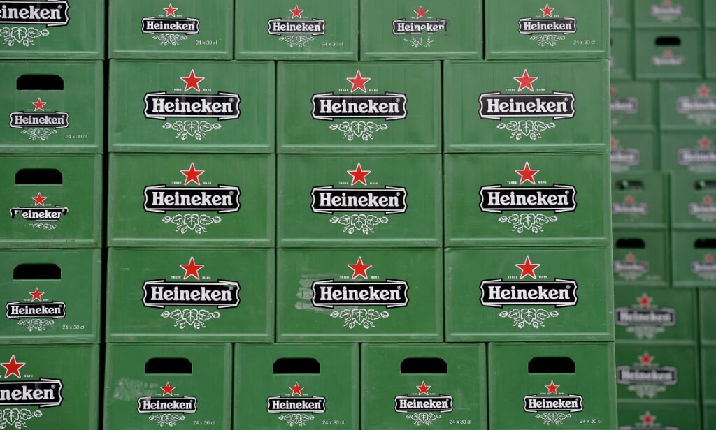 2013-09-03 00:00:00 DEN BOSCH - Kratten Heinekenbier in de productieplaats in Den Bosch waar, naast Heineken, ook merken als Amstel en Desperados worden gemaakt. ANP XTRA MARCO DE SWART