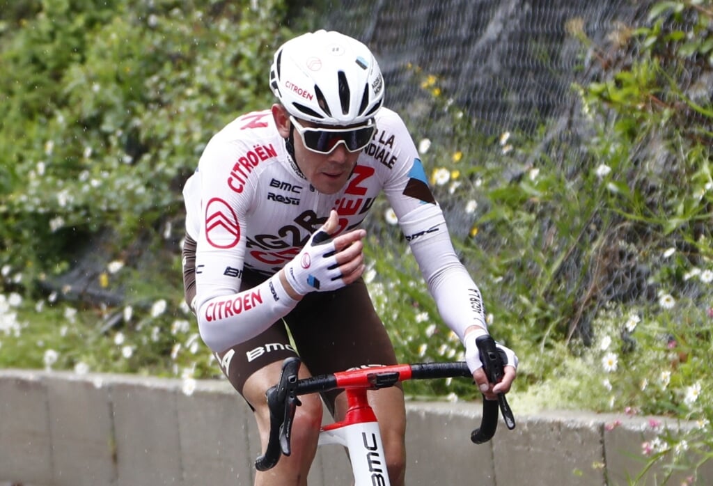 Ben O'Connor op weg naar de zege in de negende etappe van de Ronde van Frankrijk. 