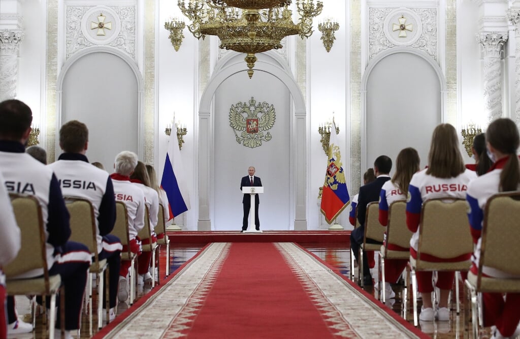 De Russische president Poetin tijdens zijn toespraak. 