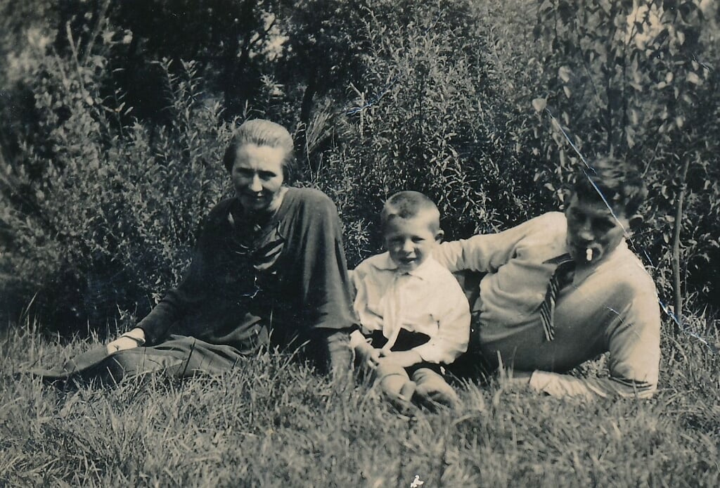 Hendrik van Bezooijen met vrouw en oudste zoon