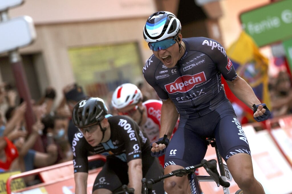 De Belg Jasper Philipsen won de vijfde etappe in de Ronde van Spanje en boekte zijn tweede ritzege.