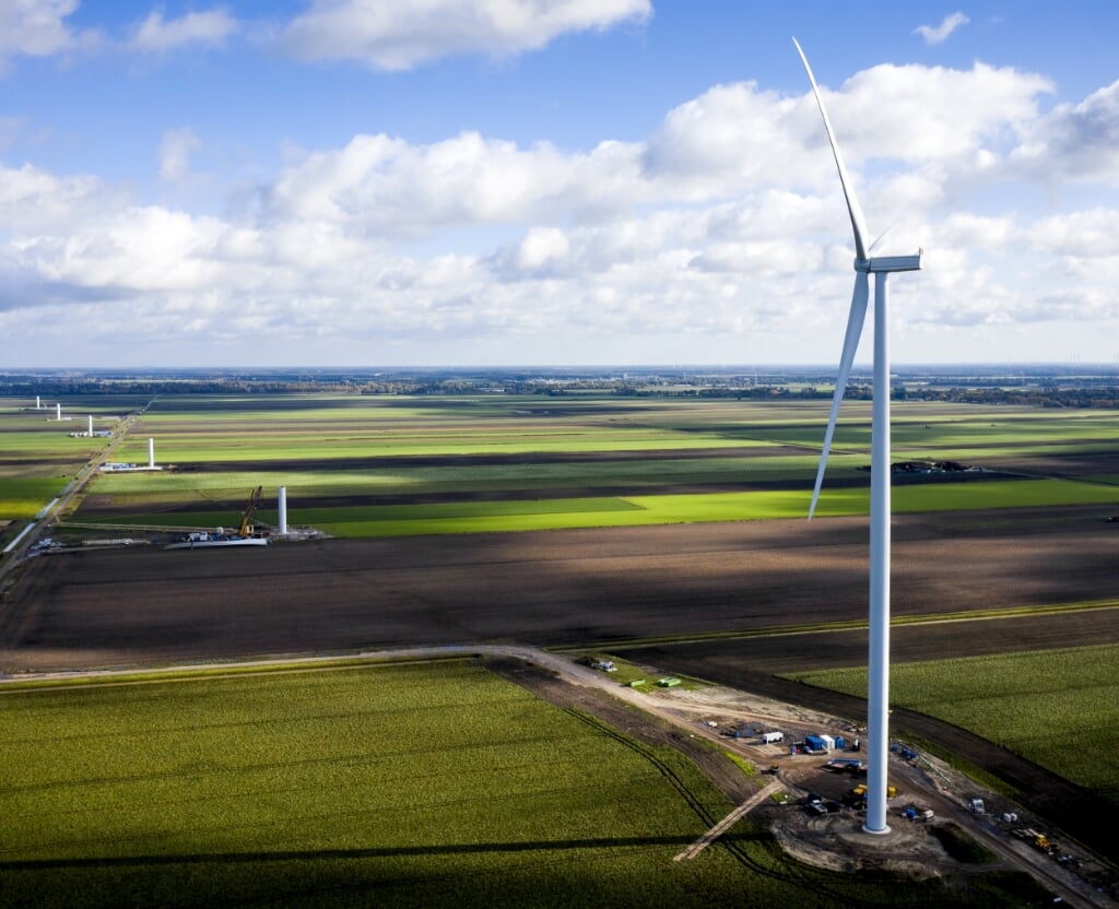 2020-10-22 12:54:18 EERSTE EXLOERMOND - Dronefoto van windpark De Drentse Monden en Oostermoer in het noordelijk deel van de Drentse Veenkolonien. Tegenstanders van de windmolens vroegen de rechter de bouw stil te leggen. ANP SEM VAN DER WAL