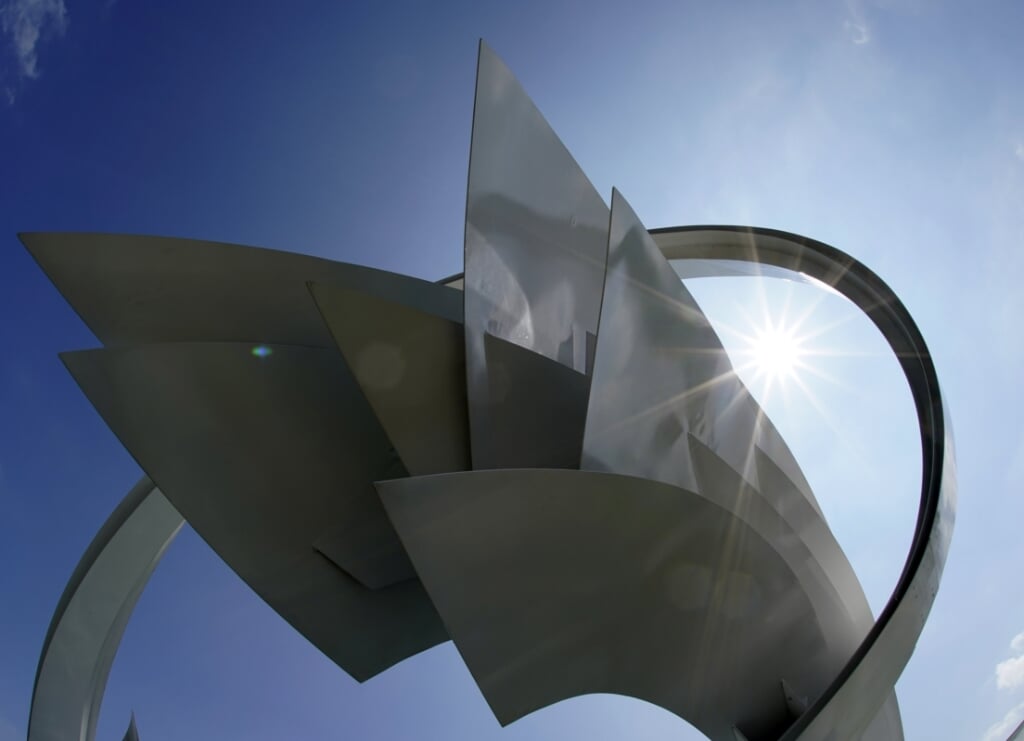 2019-05-17 10:38:11 epa07578192 A part of the aluminium sculpture 'Hoop-La' seen of the national horticultural show in Heilbronn, Germany, 17 May 2019. The federal horticultural show (Bundesgartenschau, BUGA) in Heilbronn takes place from 17 April to 06 October 2019.  EPA/RONALD WITTEK