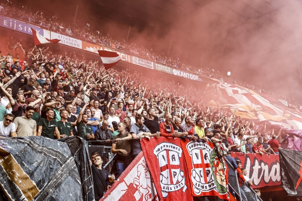 Supporters van FC Twente tijdens de wedstrijd tegen Ajax.