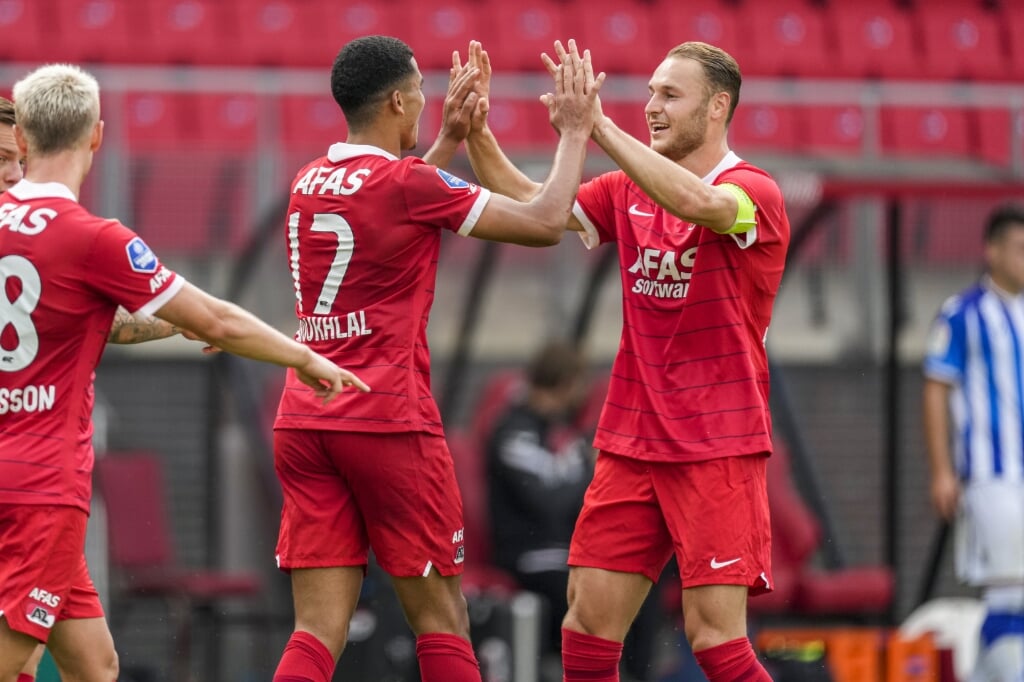 2021-07-31 17:33:07 ALKMAAR - (l-r) Zakaria Aboukhlal of AZ, Teun Koopmeiners of AZ vieren de 1-0 tijdens de vriendschappelijke wedstrijd tussen AZ Alkmaar en Real Sociedad in het AFAS stadion op 31 juli 2021 in Alkmaar, Nederland. ANP ED VAN DE POL