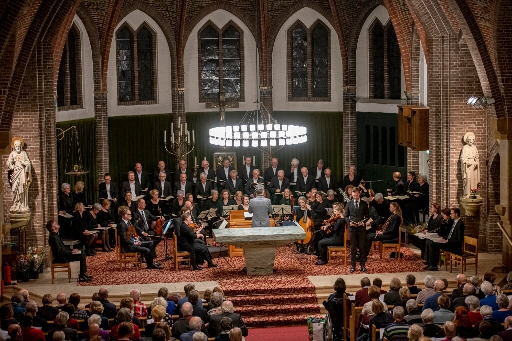 Het Liefdesliederenkoor Oosterbeek o.l.v. dirigent Marc Buijs zingt Bachs Johannes Passion