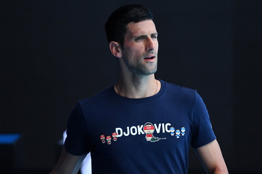2022-01-12 13:17:12 epa09679647 Novak Djokovic of Serbia is seen during a training session at Melbourne Park in Melbourne, Australia, 12 January 2022.  EPA/JAMES ROSS  AUSTRALIA AND NEW ZEALAND OUT