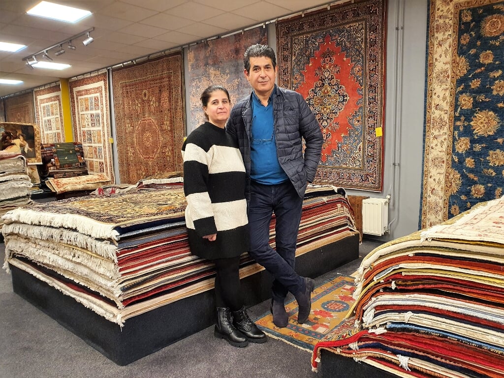 Roya en Reza Memarian zijn de trotse eigenaars van Reza Tapijten, gevestigd aan de Telefoonweg 82 in Ede.