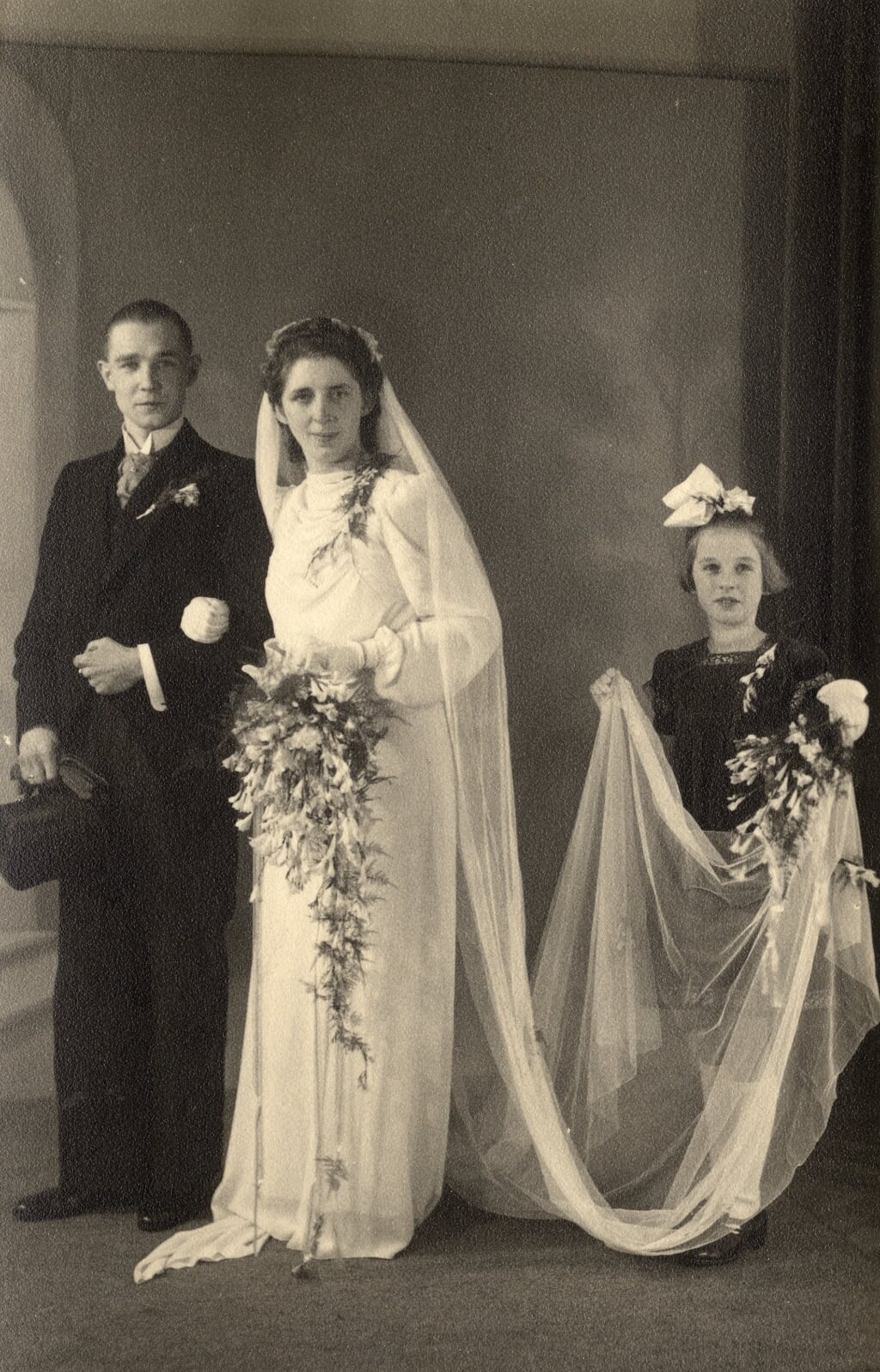 De huwelijksfoto van Jan Romijn en Alie Buurman.
