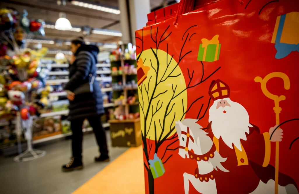 Sinterklaasvierders besteden 14 procent minder aan cadeaus ten opzichte van 2021. 