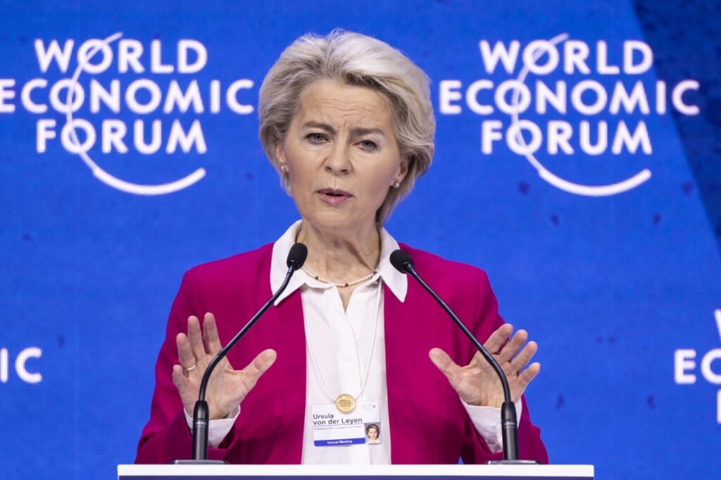 2022-05-24 17:53:53 epa09971135 Ursula von der Leyen, President of the European Commission addresses a plenary session during the 51st annual meeting of the World Economic Forum, WEF, in Davos, Switzerland, 24 May 2022. The forum has been postponed due to the COVID-19 pandemic and was rescheduled to early summer. The meeting brings together entrepreneurs, scientists, corporate and political leaders in Davos under the topic 'History at a Turning Point: Government Policies and Business Strategies' from 22 to 26 May 2022.  EPA/LAURENT GILLIERON