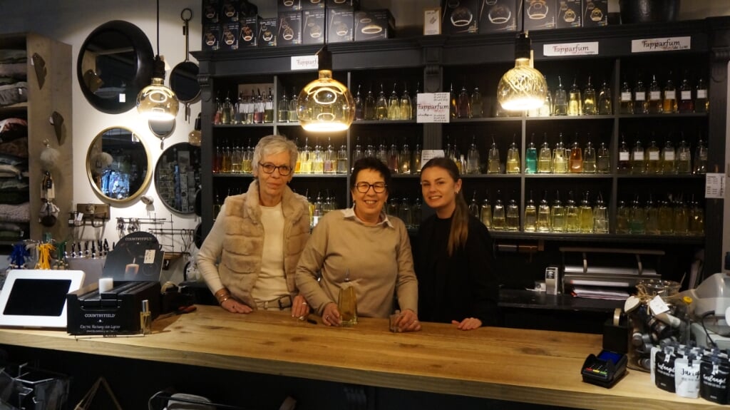 Ria Top, Jannette Kranen en Amber van de Bor voor de ruime collectie tapparfums.