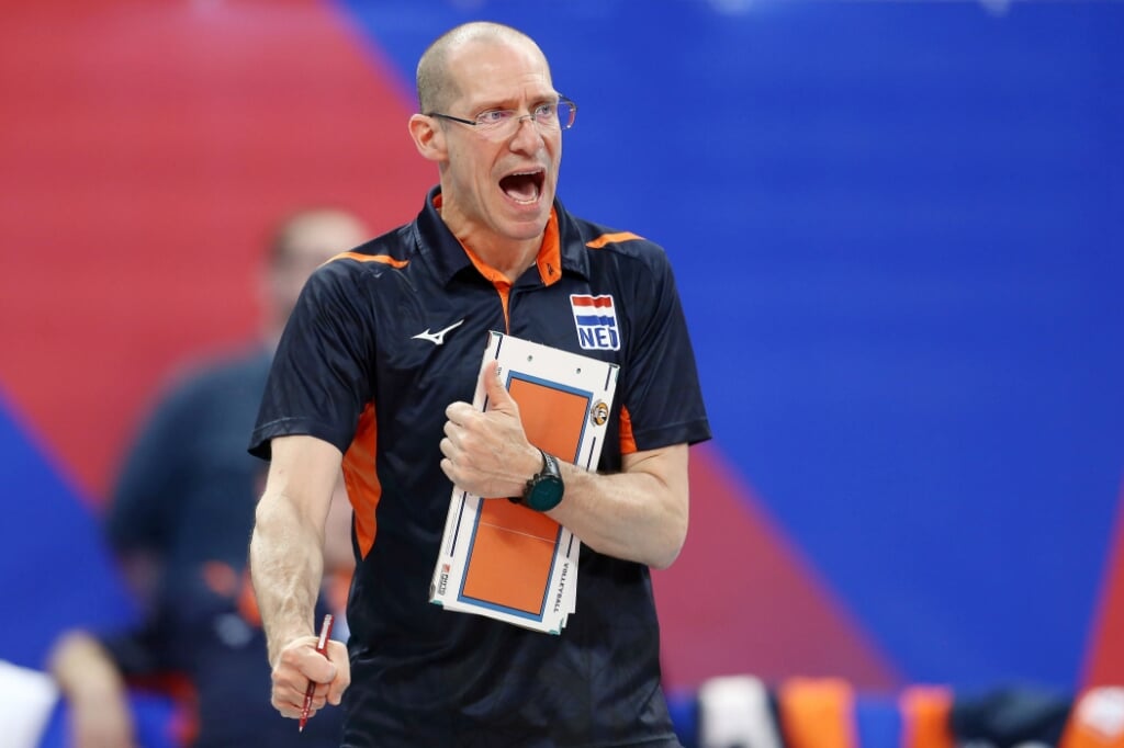 2022-07-10 00:00:00 epa10064121 Netherlands' head coach Roberto Piazza reacts during the 2022 men's FIVB Volleyball Nations League match between Italy and the Netherlands in Gdansk, Poland, 10 July 2022.  EPA/Adam Warzawa POLAND OUT