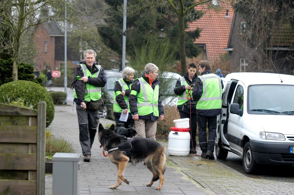Enkele dagen na de verdwijning van Neli van der Schouw werd een grootscheepse zoekactie op touw gezet.Foto: gertbudding.nl