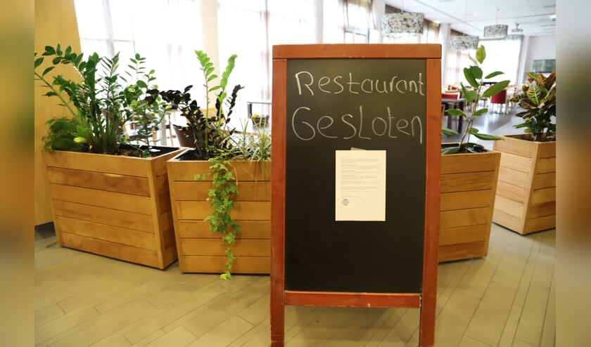 In het restaurant van zorgcentrum De Meander wordt niet meer samen gegeten.