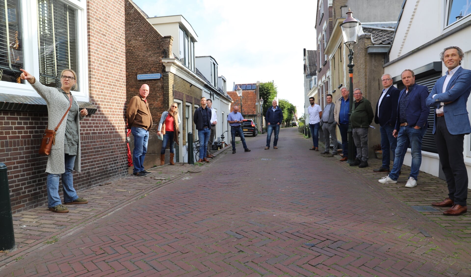 De werkgroep Dorpsstraat maakte zaterdag een tour met raadsleden. (foto en tekst: Erik van Leeuwen)
