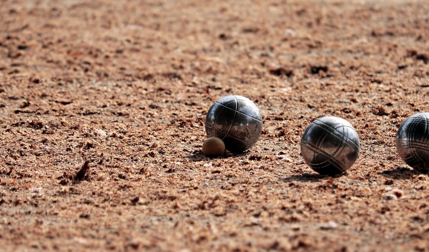 De but, op de foto tegen de linkse bal 'aangeplakt', mag niet meer door alle spelers worden aangeraakt. (foto: Pixabay)