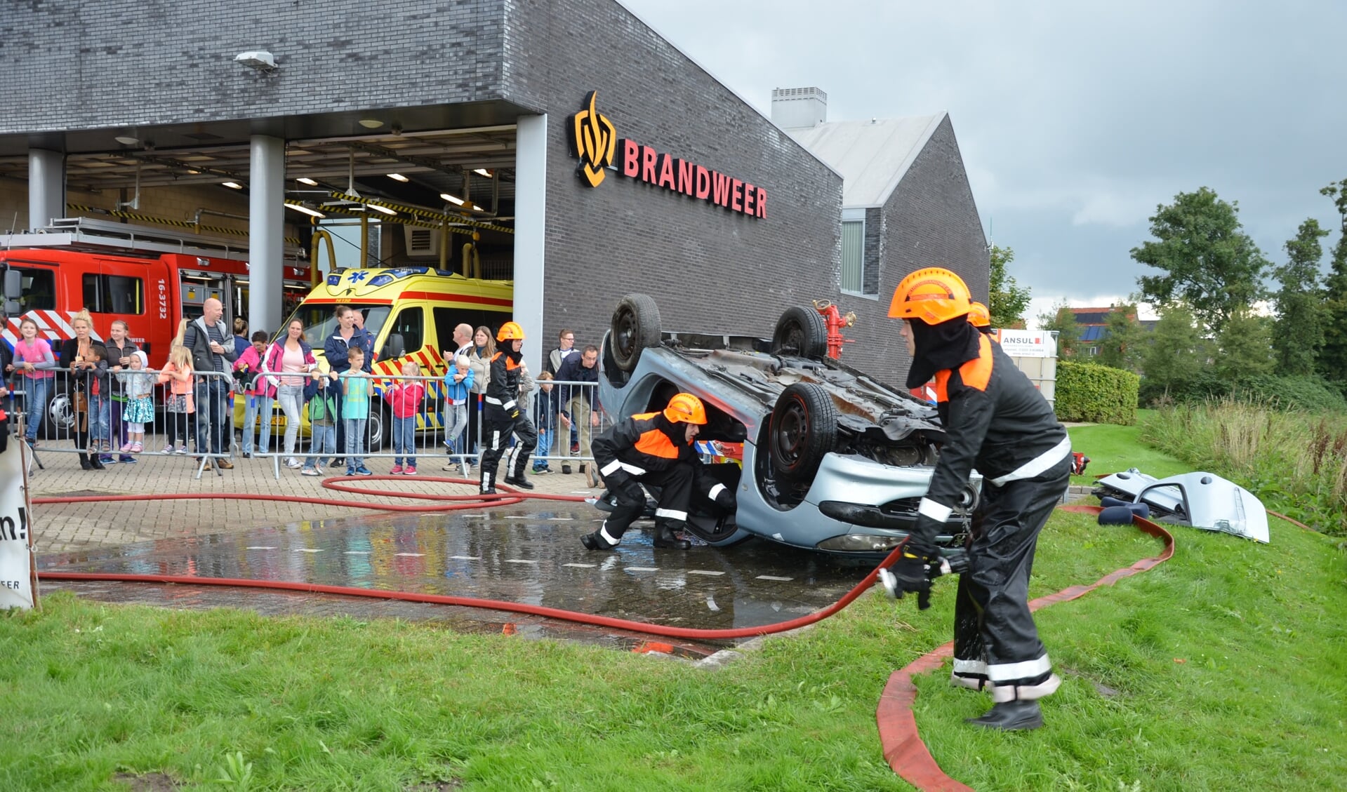 De kazerne in Zevenhuizen tijdens een open dag.