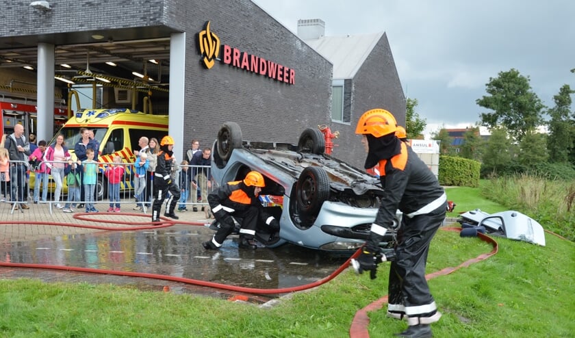 <p>Oefeningen en demonstraties, zoals hier bij de kazerne in Zevenhuizen, zaten er in coronatijd voor de brandweer niet in.</p>