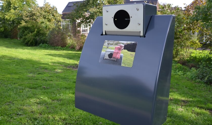<p>Meer poep in de prullenbakken, minder poep op straat, graag, aldus deze ingezonden brief.</p>