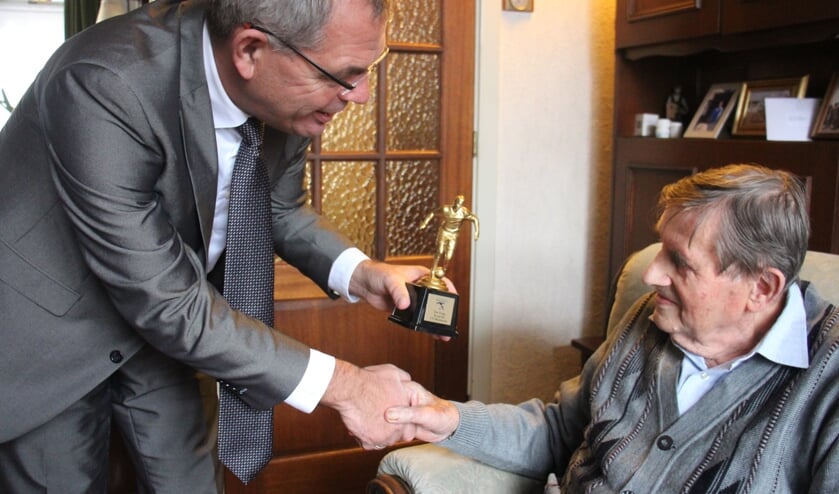 Piet werd in december 2018 gehuldigd door wethouder Jan Verbeek.