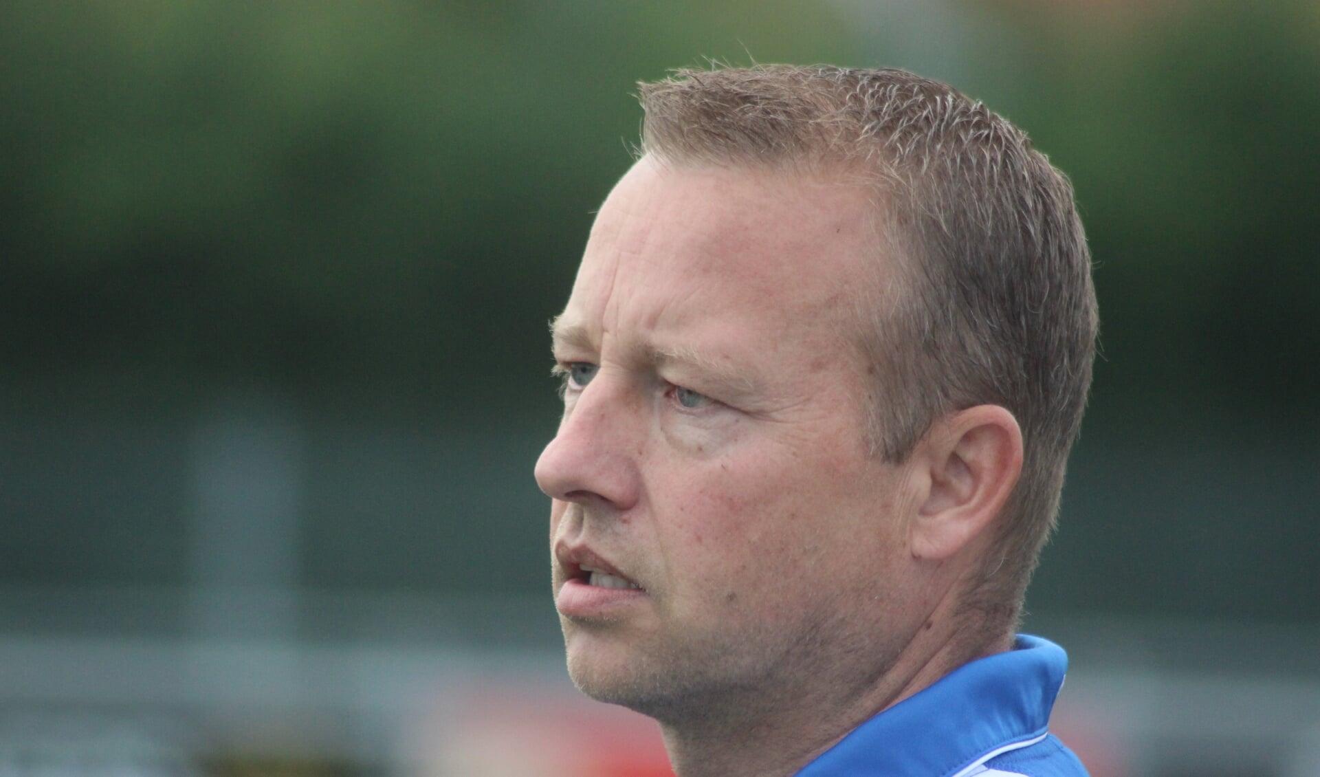 Dennis de Jong vult sinds een jaar de plek van de ontslagen trainer Frits van Dijk in.