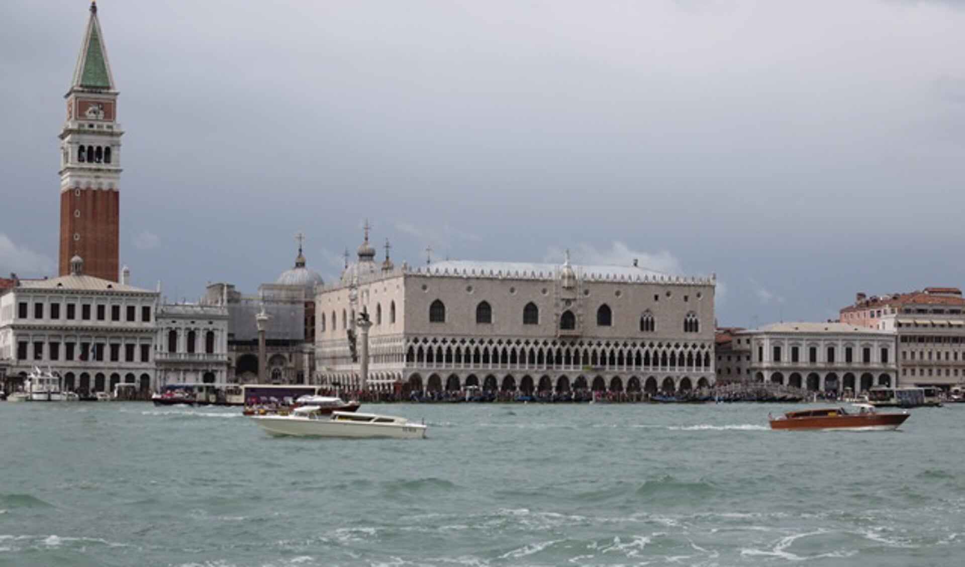 Venetië trekt miljoenen toeristen. (foto: Anne Marie Schoonhoven)