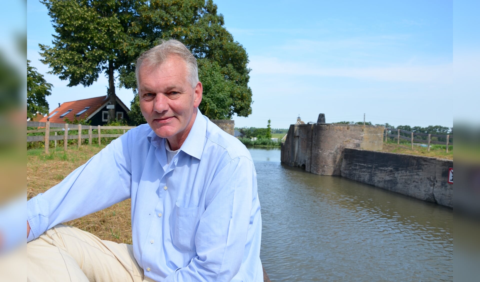 Eef Oosterwijk bij de oude Snelle Sluis. (foto en tekst: Judith Rikken)