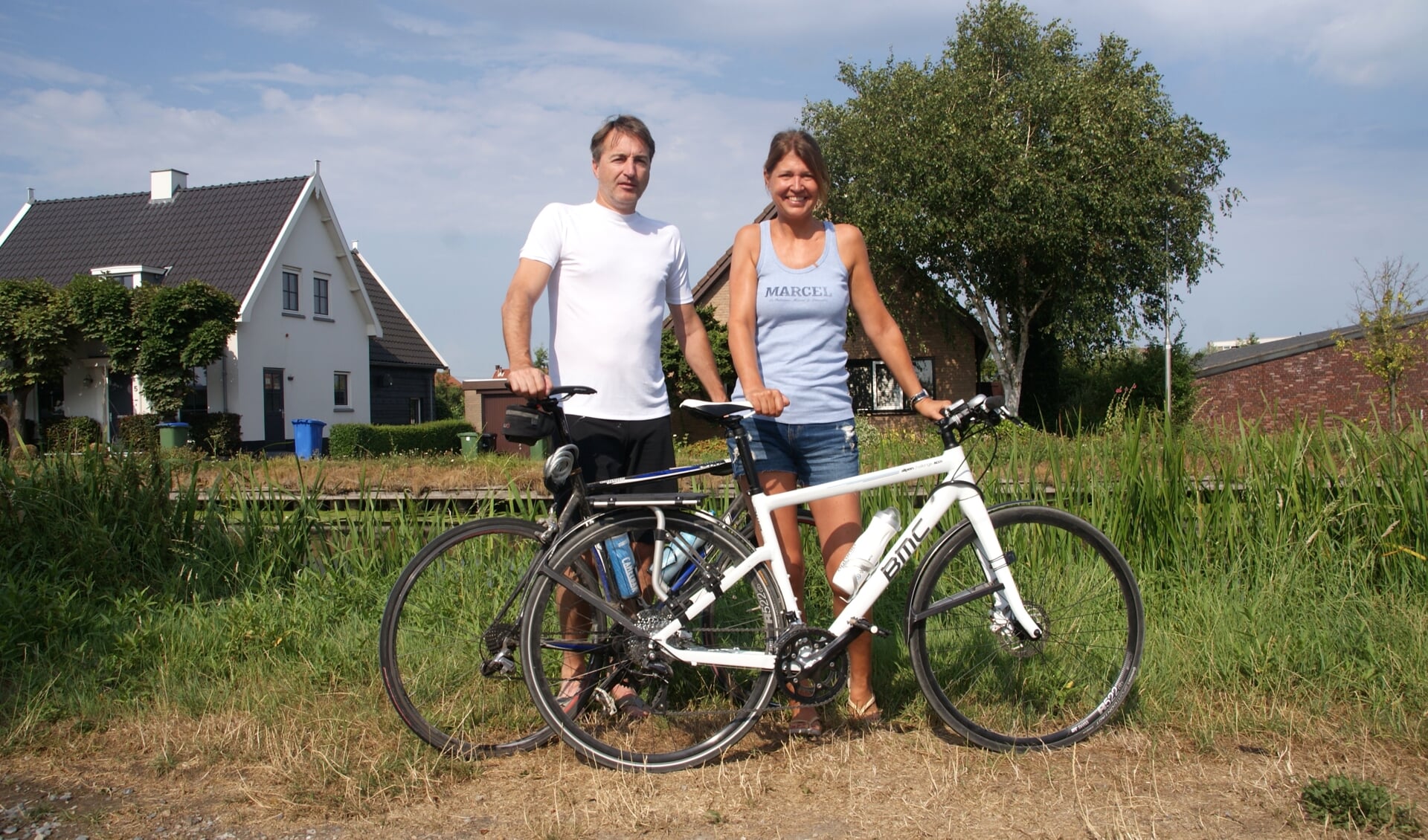 Manu en Kristien Ghysbrecht kwamen op de fiets via Brugge, Vlissingen en Hellevoetsluis naar Nieuwerkerk.