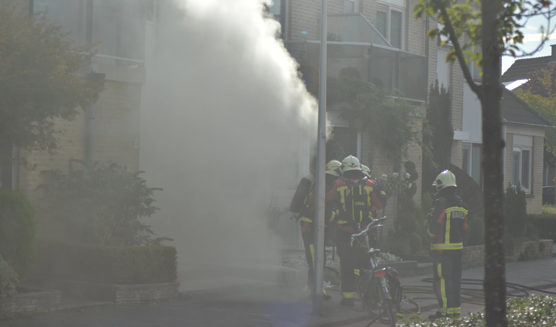 Bij de keukenbrand ontstond veel rook. (foto: Rens den Oude/112hm.nl)