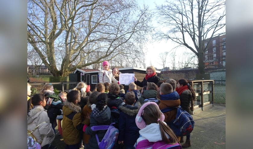 Geld van de kerststukjes gaat naar de dieren. (foto: pr)