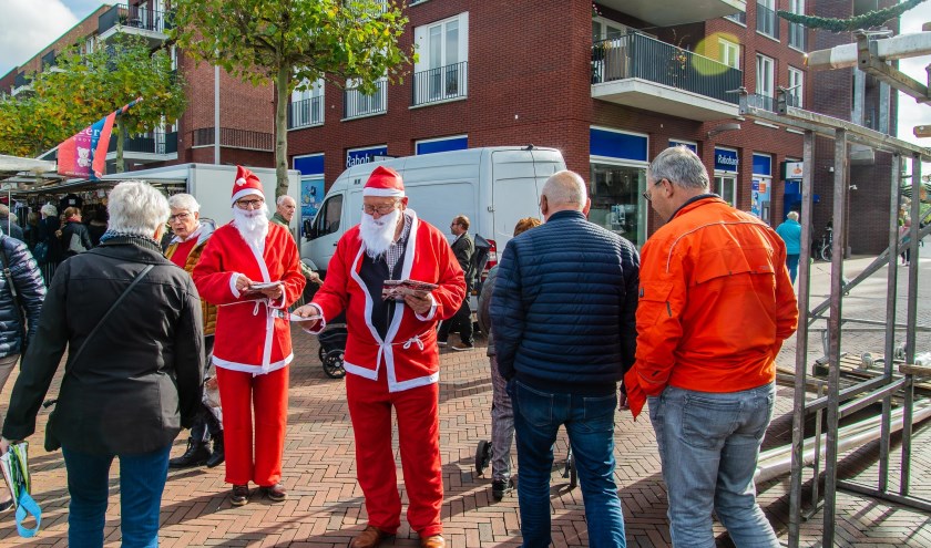 Service clubs hopen deelnemers enthousiast te maken voor de Santarun. (foto: W. Spijkervet)
